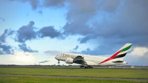 Emirates A380 die opstijgt vanaf Schiphol Amsterdam Airport